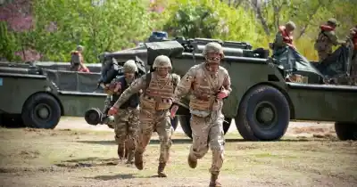 Tanques y drones coparon la playa de Rosario: el ensayo militar que anticipa un operativo clave en el río Paraná