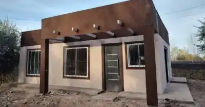 Pagaron hasta $20 millones por sus casas en Guaymallén y ahora no tienen ni ladrillos