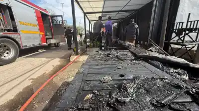 Se incendió un salón de juegos en Villa María: dos autobombas trabajaron en el lugar
