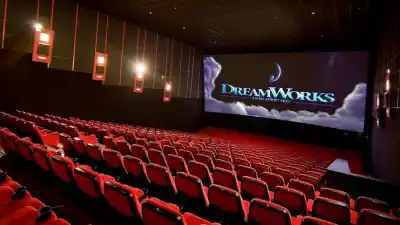 El gobernador prometió recuperarlo, pero el histórico cine ya tiene las luces apagadas