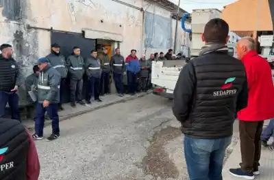 Los operarios que cambian las luces de Paraná trabajan sin seguridad y el gremio estalló