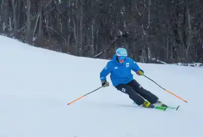 Cerro Castor cierra la temporada con un 50% para residentes y un clásico sobre nieve y agua