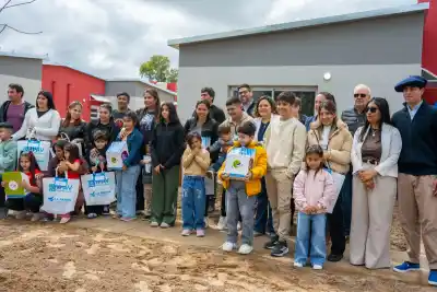 Ocho familias de Parera dejaron de vivir de prestado: las casas que ya son suyas