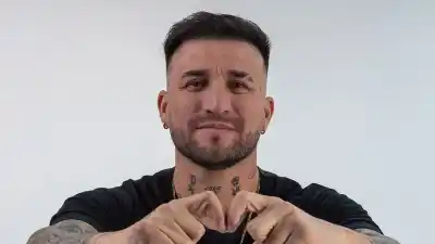 Omega le arma una fiesta de cumpleaños a Hugo con un detalle que los fanáticos van a aplaudir
