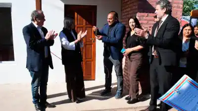 Bandera Bajada sopló 81 velitas y 40 familias recibieron la llave de su casa