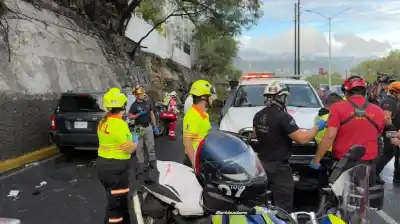 Transmitían en vivo el temporal en Monterrey: una camioneta los embistió y el video lo captó todo