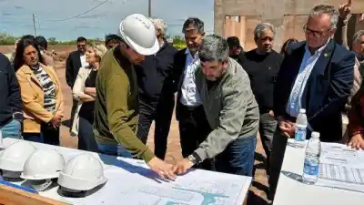 Villaguay: la obra cloacal que estaba frenada volvió a moverse y recibió visitas de peso