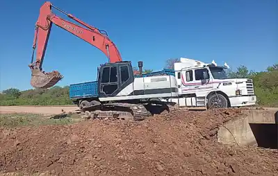El Espinillo mete máquina en 2,5 kilómetros de desagües: la obra que busca evitar anegamientos