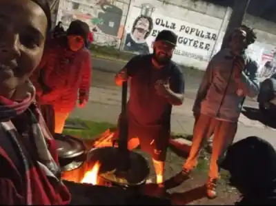 Llavallol: la olla que se puso "la diez" y ya alimenta a medio centenar de familias