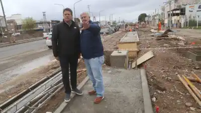 La Gran Avenida de Neuquén ya muestra sus cinco carriles: el detalle que esconde el asfalto nuevo