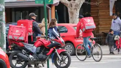 Más de un millón de personas trabajan en apps: las cifras que revelan una nueva realidad laboral