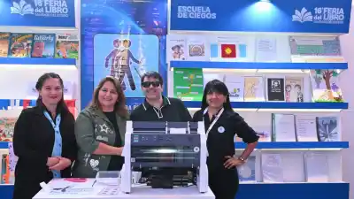 En la Feria del Libro escribieron con los dedos: la propuesta del CEI 50 que sorprendió a todos