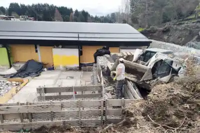La escuela de Villa La Angostura que tenía un talud sin protección ya tiene fecha para terminar la obra