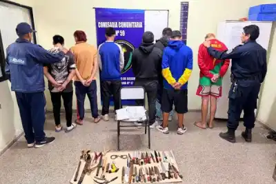 Era un barrio tranquilo hasta que la Policía entró con orden: lo que apareció adentro los dejó sin palabras