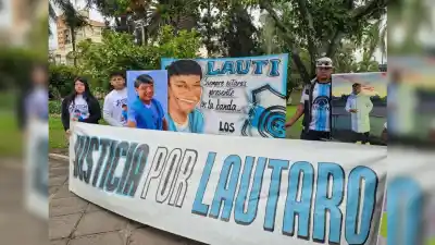 Marchó con su hijo Lautaro y el fiscal la recibió: el mensaje que le llevó a la madre