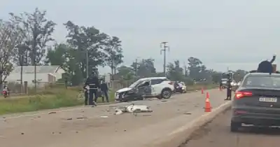Choque en la ruta 34: la Hilux quedó cruzada en la banquina y el lado del conductor, destrozado