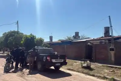 Buscaban una garrafa robada, pero la cuchara los delató: qué apareció en el comedor
