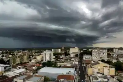 Corrientes se prepara para un sábado con tormentas fuertes y ráfagas: qué dice el alerta