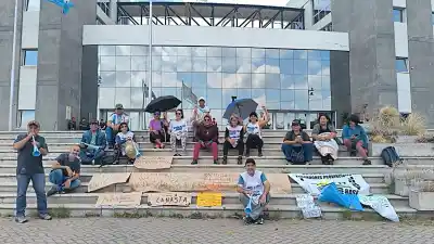 Cobraron el sueldo en un solo pago y los docentes jujeños estallaron: "Nos desayunamos con esto"