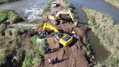 El río Quinto ya tiene dos tubos nuevos y la clave está en lo que falta