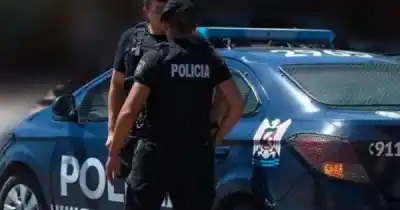 Persecución nocturna terminó con un detenido y un hallazgo inesperado en la moto abandonada