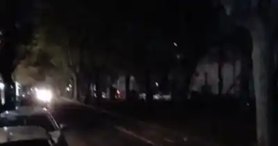 Vecinos de la avenida 53 hartos de quedarse a oscuras: "Es un corte recurrente"