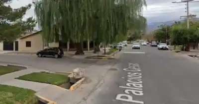 Repartidor fue abordado por tres sujetos armados: así fue el violento asalto que lo dejó sin su moto