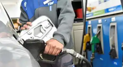 El surtidor no perdona: llenar el tanque en San Juan ya cuesta una fortuna