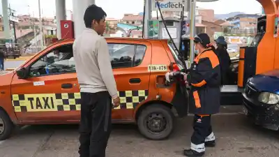 Discutieron por la tarifa del taxi, el pasajero volvió armado y el final lo tuvo que contar el chofer