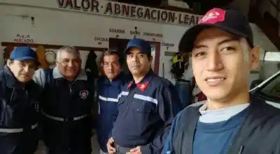 Los bomberos de Metán venden rifas para reparar la autobomba que no arranca
