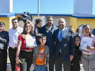 Insfrán llegó a Laguna Blanca para una entrega que quedará en la memoria
