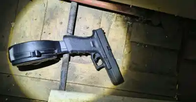 Disparos en un club y un cargador con 50 balas: el hallazgo que sorprendió a los agentes