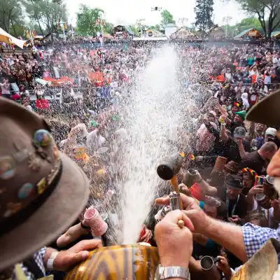 Villa General Belgrano abre su Oktoberfest: el desfile que dio inicio a la fiesta