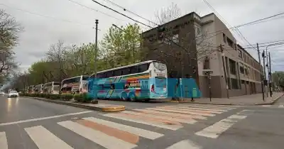 La Plata madrugó para la Peregrinación a Luján: los micros ya salieron de San Cayetano
