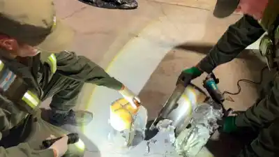 Gendarmería abrió el capó de un camión en la ruta 34 y el motor escondía algo que pesaba demasiado
