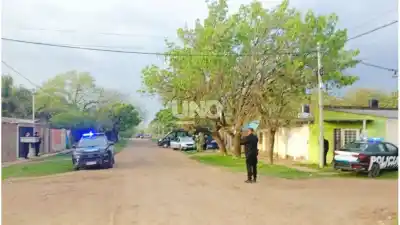 Recreo: los vecinos oyeron los disparos, pero lo que quedó abierto en el auto llamó la atención de todos