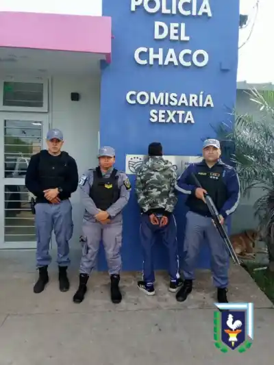 Le arrebató el celular a una mujer en Sáenz Peña y lo que llevaba puesto lo delató