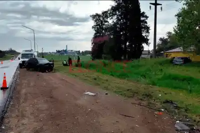Ruta 12: dos autos chocaron de frente bajo la lluvia y uno de los ocupantes es un médico del hospital de Crespo