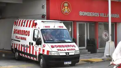 Tres motos cayeron en Villa María: una terminó en el Pasteur y los bomberos tuvieron que salir tres veces