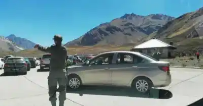 Un furgón con 13 personas fue rechazado en la frontera y lo que confesaron desató una investigación