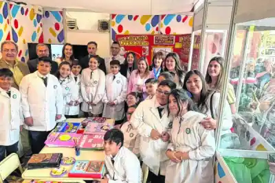 Norma Fuentes recorrió la Feria del Libro y dejó una frase sobre la tecnología y los chicos