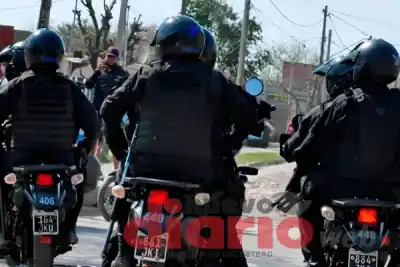 Entró al patio de su sobrina con un arma y un cuchillo: a quién fue a buscar