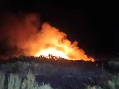 Las llamas avanzaban sobre las pasturas de Niquivil y los vecinos dieron el alerta