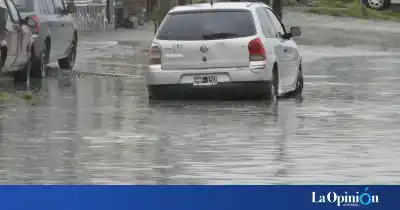 Lluvia en Río Gallegos: el agua ya se metió en los barrios y hay actividad suspendida