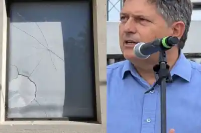 Le tiraron piedras a la casa del intendente de Basavilbaso: el ataque que despertó a Besel a las 0.45