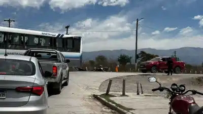 Moto y remis chocaron en Las Tunas: qué encontraron en el motociclista