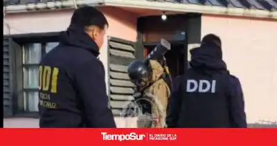 Tres allanamientos por un asalto a mano armada: lo que apareció en los domicilios