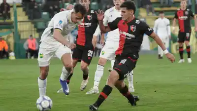 Kudelka recuperó a Escobar, pero tomó una decisión que sorprende a los hinchas de Newell's