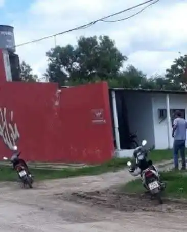 Entraron a controlar un motel de barrio Liborsi y la inspección terminó con la puerta cerrada
