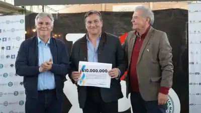 Llaryora llegó a Adelia María con un playón nuevo y una lista de obras que incluye un auditorio